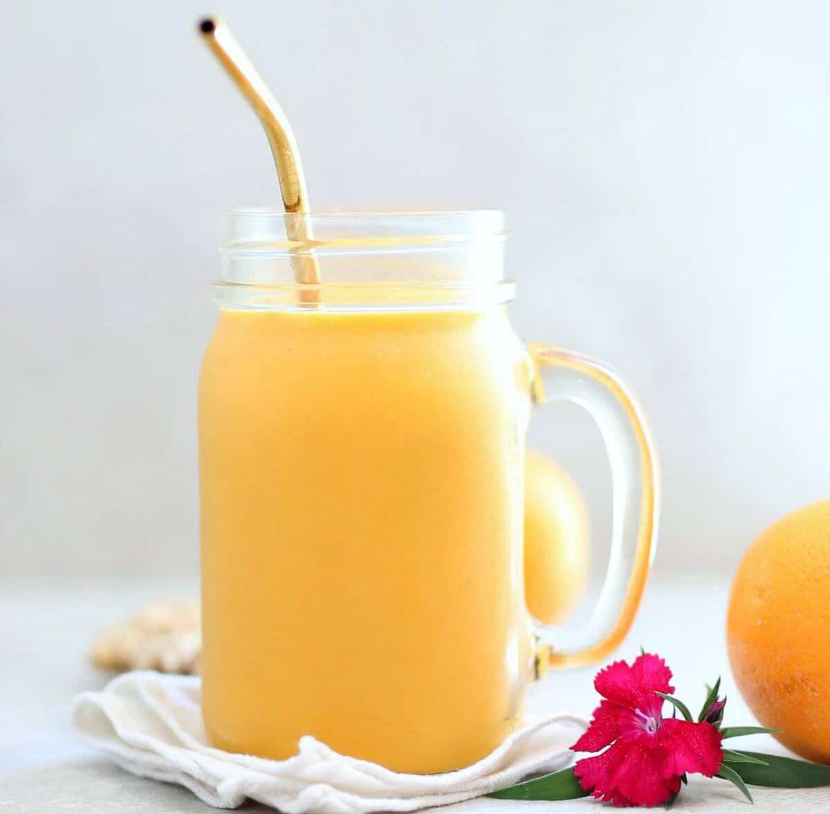 Anti-inflammatory Smoothie with Ginger and Turmeric