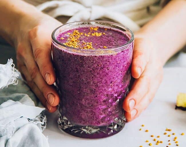 https://www.goodtaste.tv/wp-content/uploads/2024/01/01424-Detox-Smoothie-with-Blueberries-and-Ginger-from-The-Awesome-Green-e1704219193285.jpg