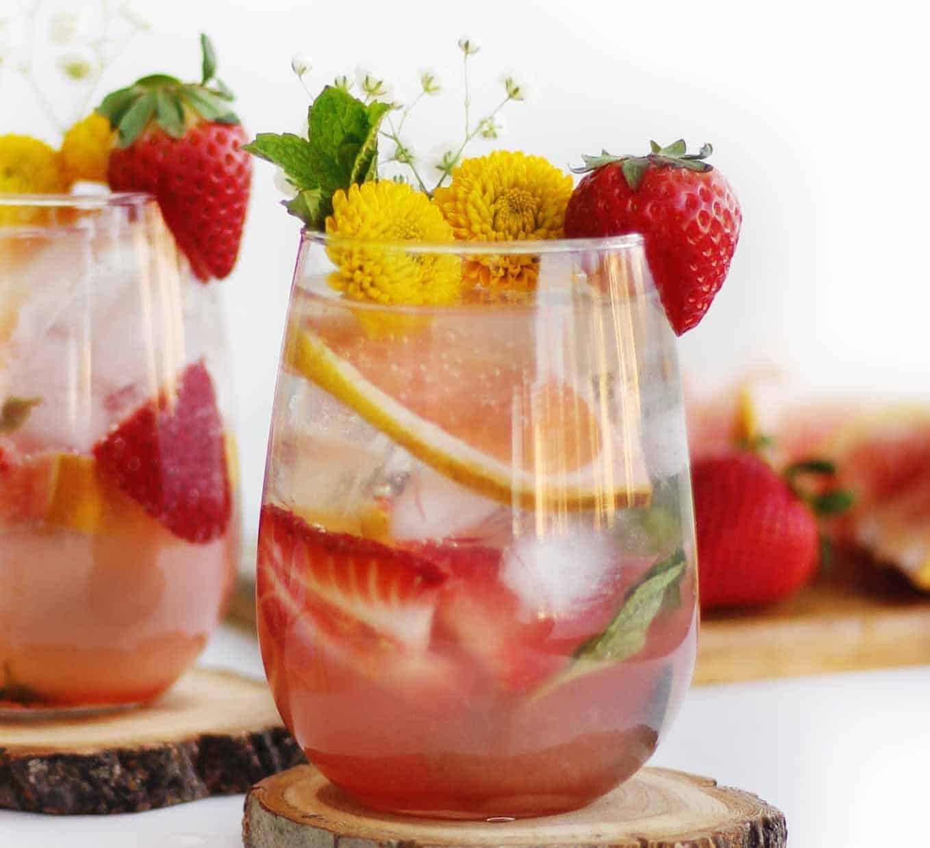 Grapefruit strawberry mojito