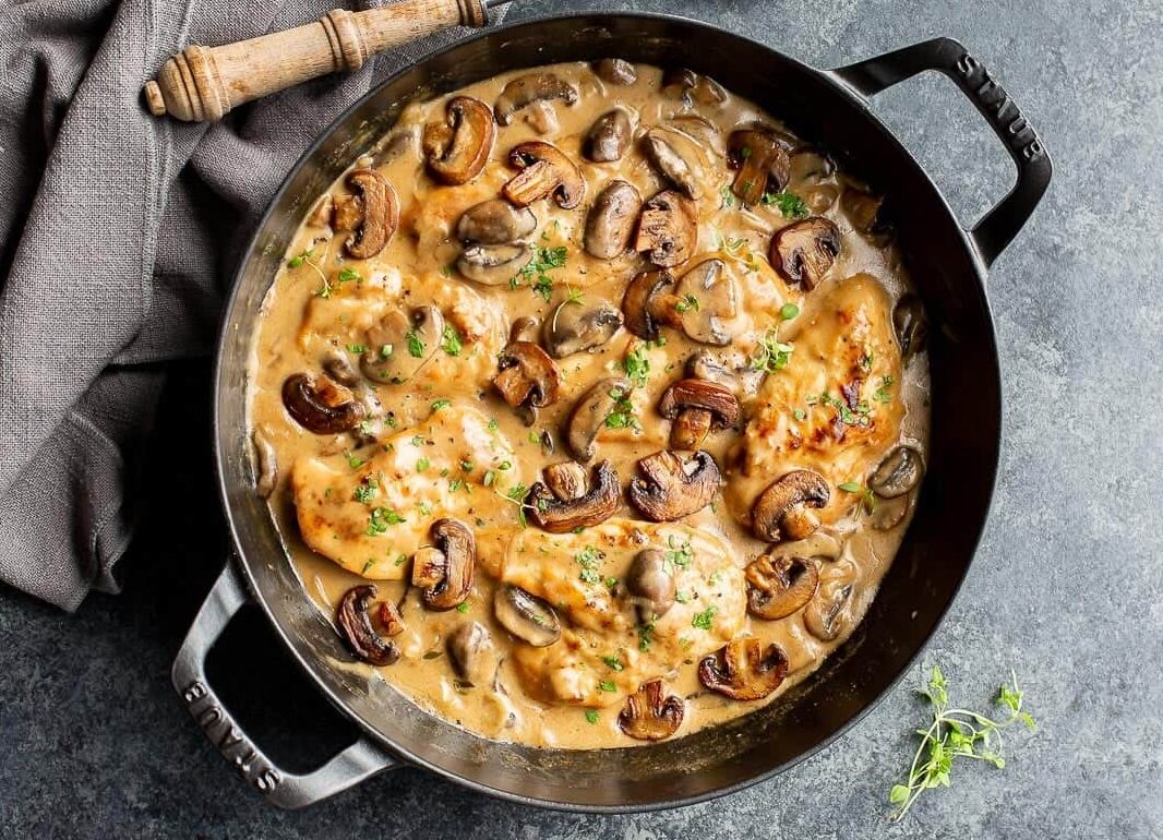 Skillet Chicken and Mushroom Wine Sauce