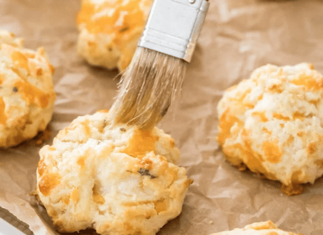 112724 garlic cheese biscuits