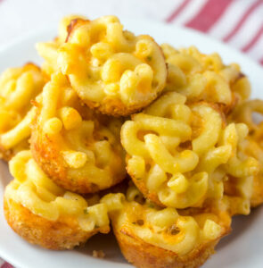 mini macaroni and cheese bites4 mini macaroni and cheese bites4